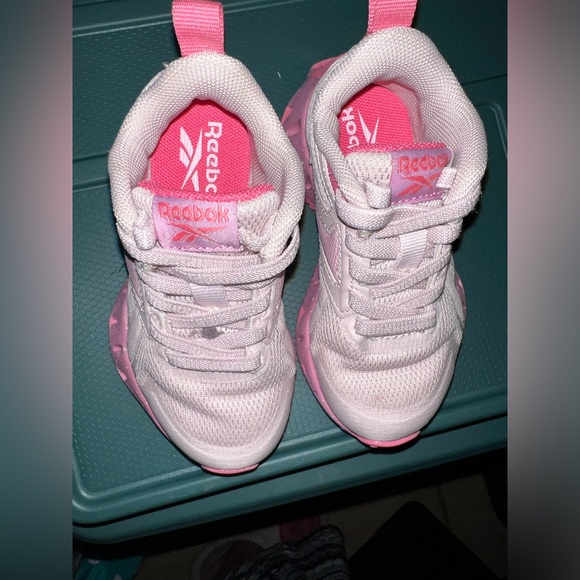 Reebok pink kids shoes - Picture 6 of 7